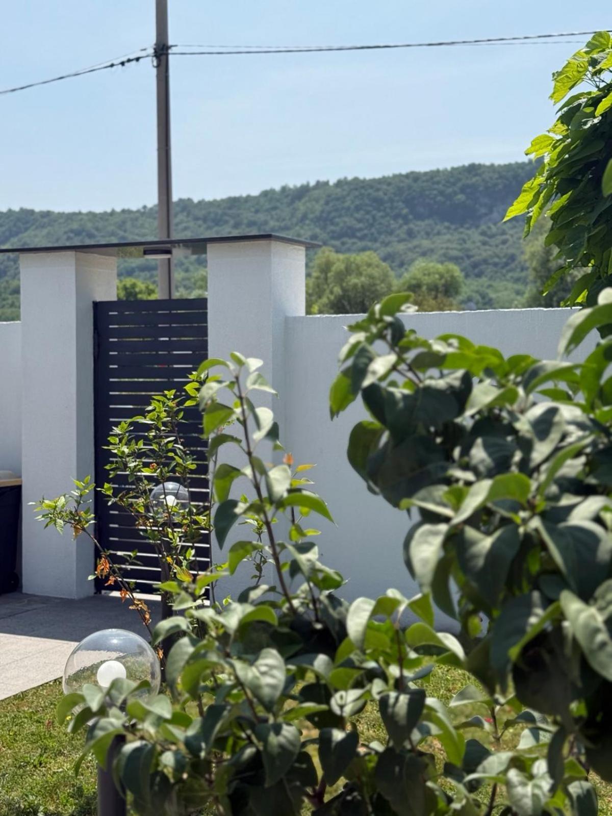 Family Estate Hadzalova Avlija * Bihać